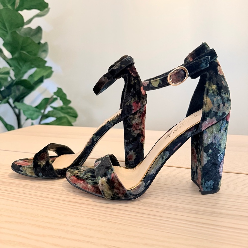 Michael by Michael Shannon Sammey Floral Velvet Block Heel Sandals Sz 8.5